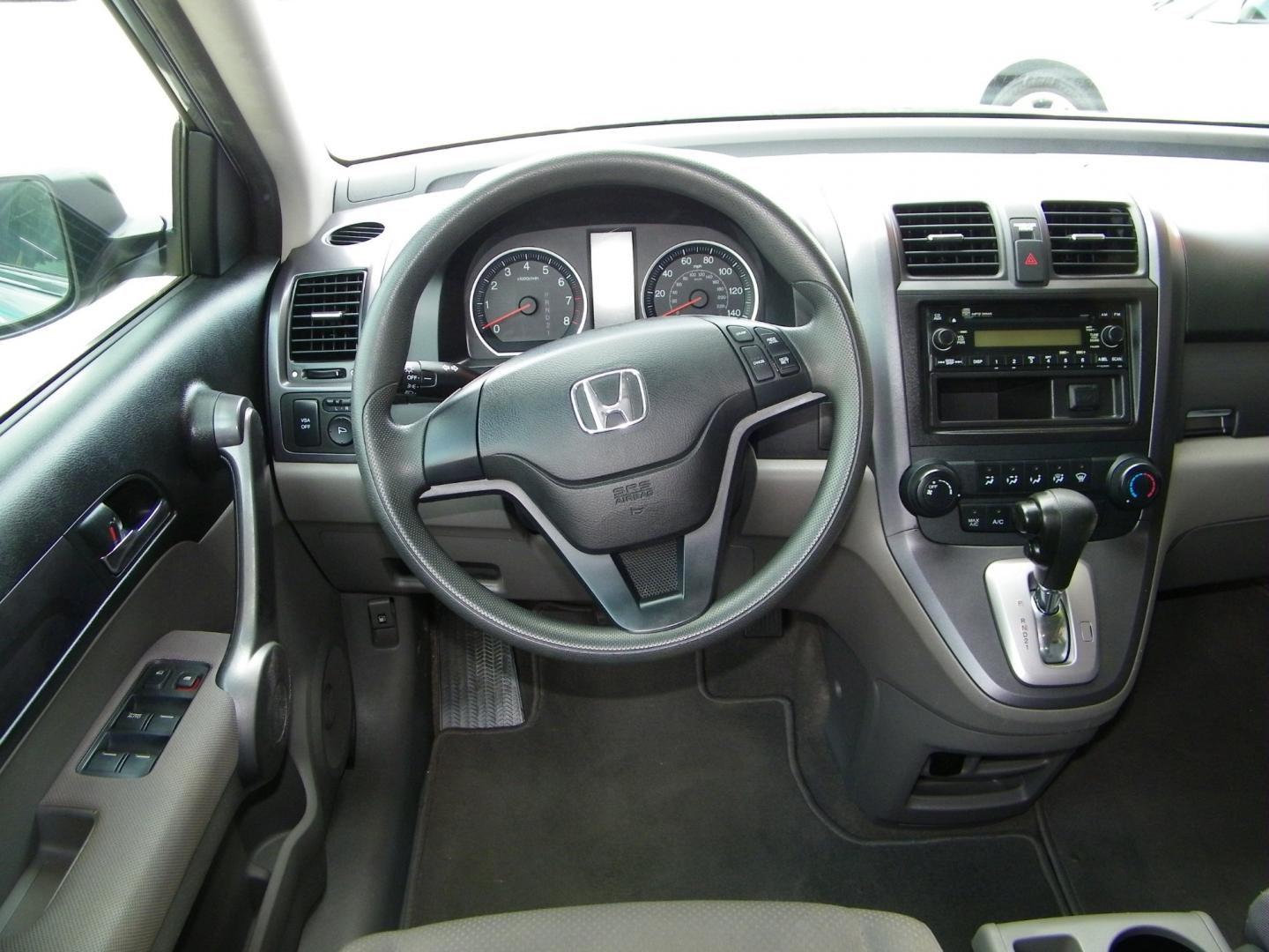 2008 Silver /Gray Honda CR-V LX (3CZRE38398G) with an 2.4L L4 DOHC 16V engine, 5-Speed Automatic Overdrive transmission, located at 4000 Bee Ridge Road, Sarasota, FL, 34233, (941) 926-0300, 27.298664, -82.489151 - Photo#10